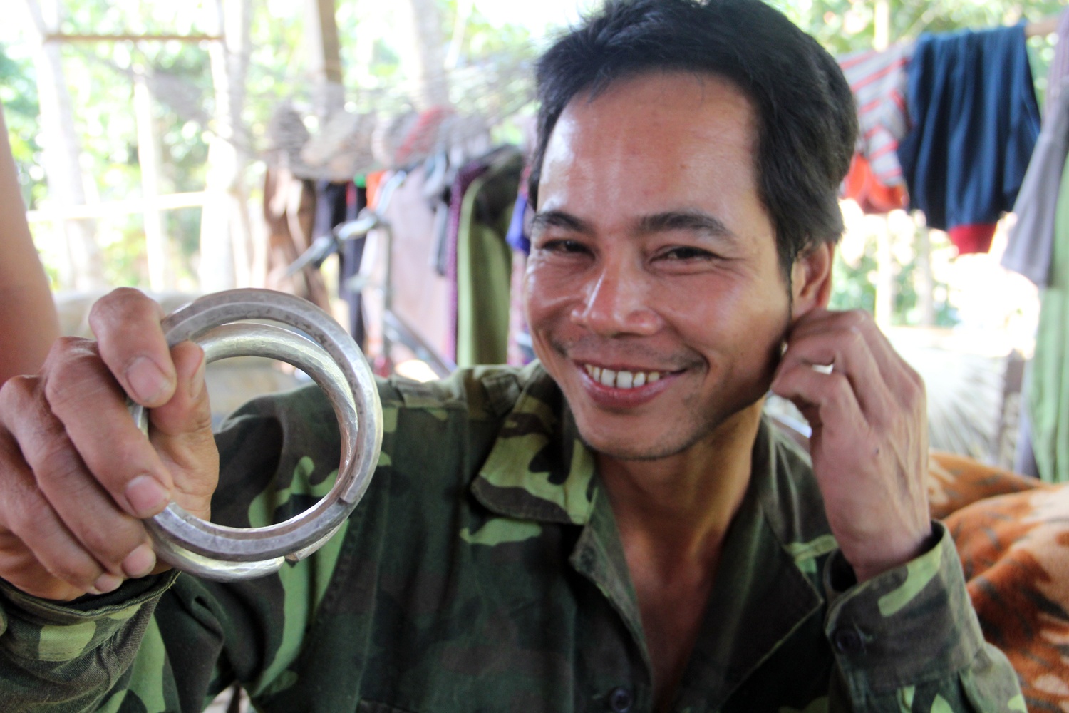 Dao mong nha phat hien hu sanh chua vang bac hinh anh