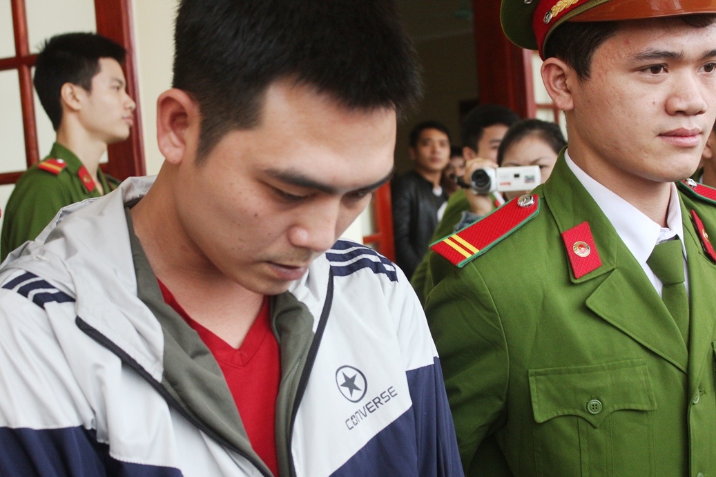 Ke giet vo roi tu sat bat thanh khoc tai toa hinh anh