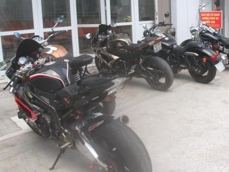 Cong an Da Nang vay bat dan moto 'khung' hinh anh