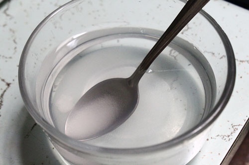 Dung nuoc gieng khoan pha axit de san xuat dam gao hinh anh