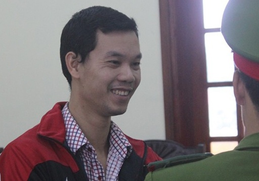 Giam doc che IC gia giup cay xang gian lan hau toa hinh anh