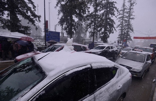 Tuyet roi day 5-10 cm o nhieu dia phuong phia Bac hinh anh