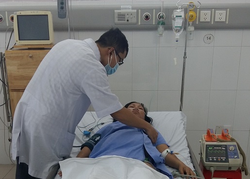 Cuu duoc ca me lan con trong phut giay sinh tu hinh anh