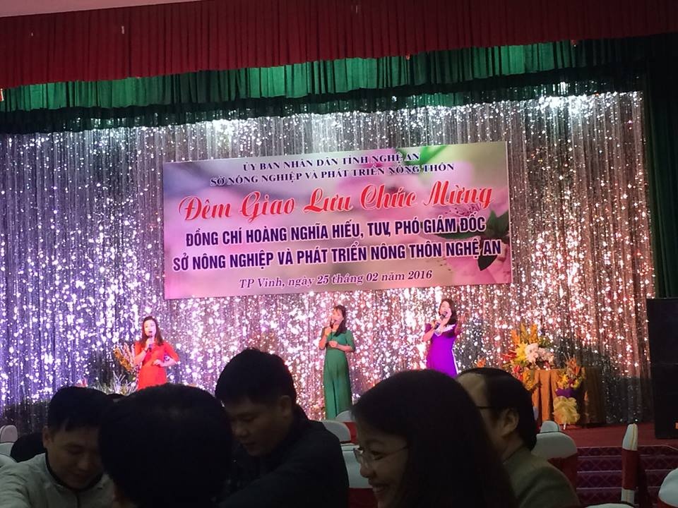 Noi to chuc tiec mung tan Pho giam doc So nhan loi hinh anh