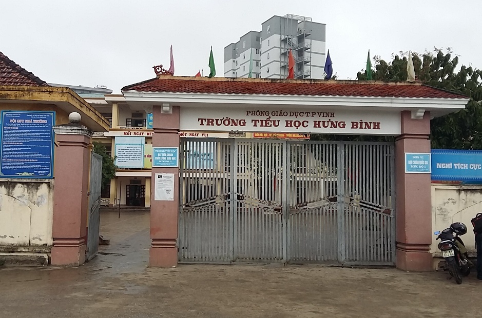 Thay giao tieu hoc bi to dam o hang loat be gai hinh anh