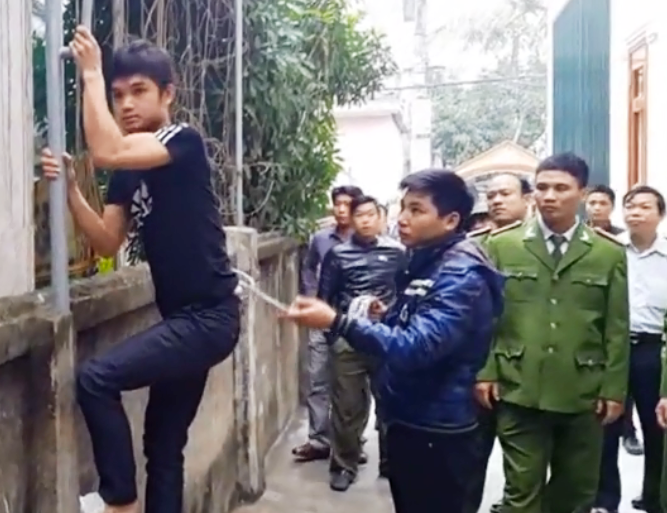 9X dot nhap biet thu, tron gam giuong de trom hinh anh