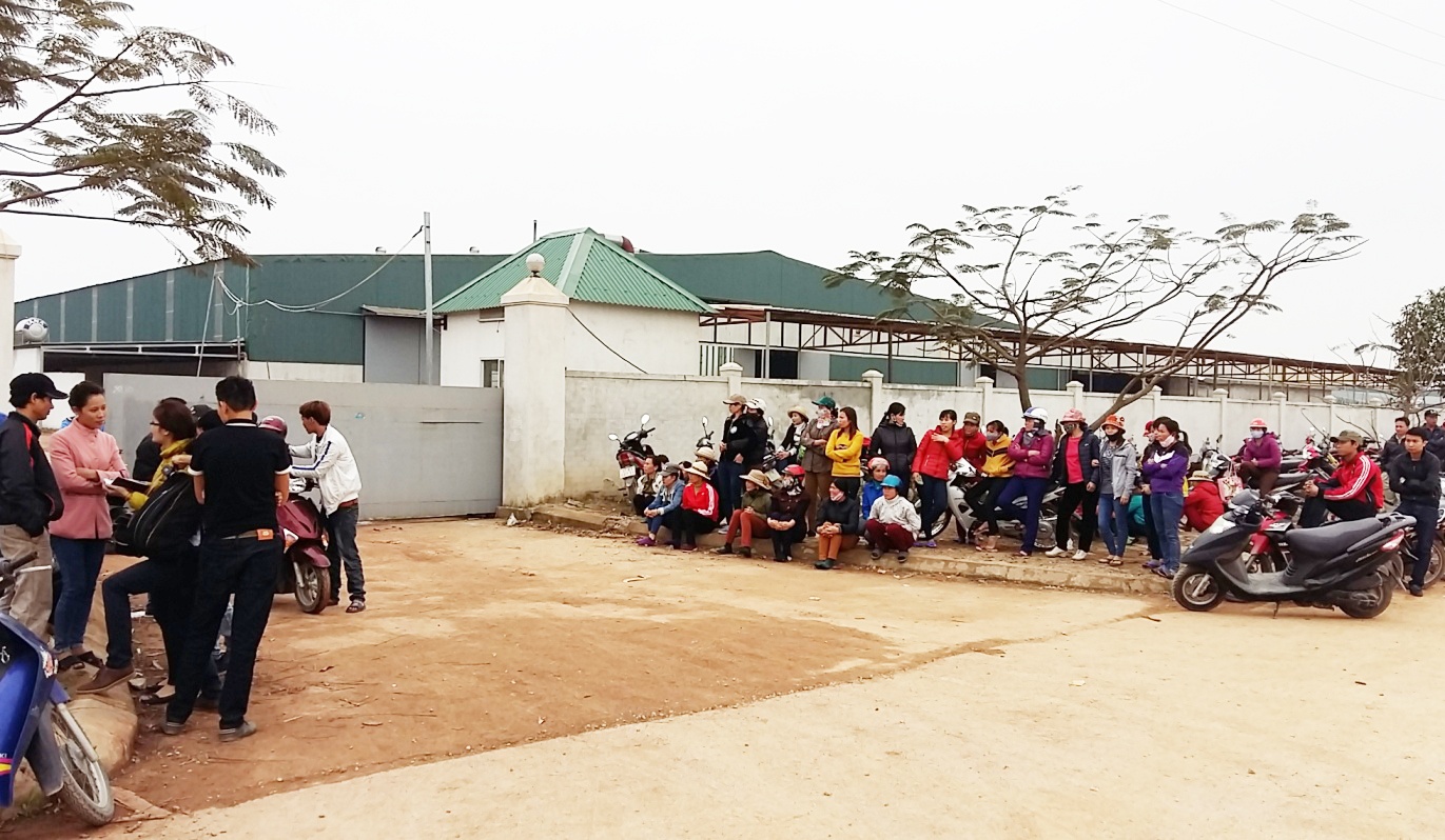Công nhân nghỉ việc đòi quyền lợi ảnh 1 Cong nhan nghi viec doi quyen loi anh 1