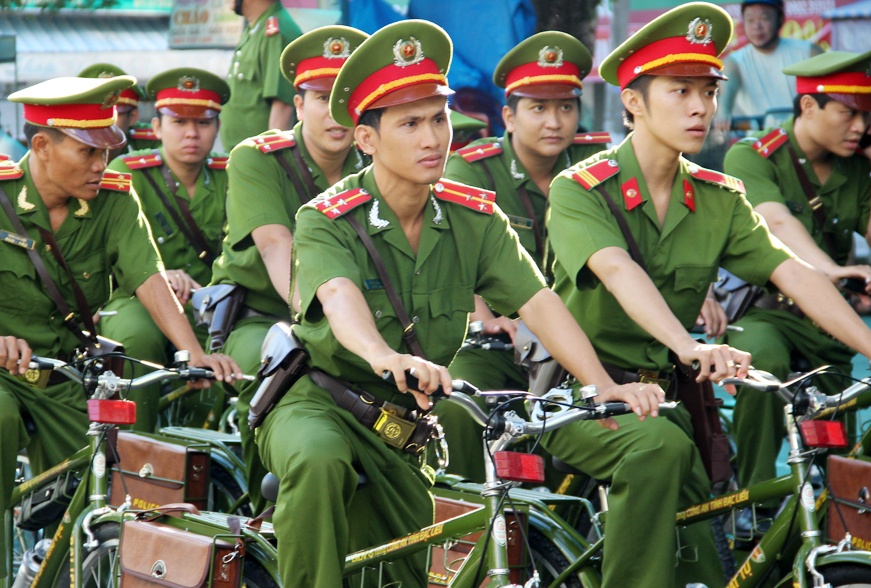 Xe dap tuan tra: Su dung vai lan roi xep xo? hinh anh