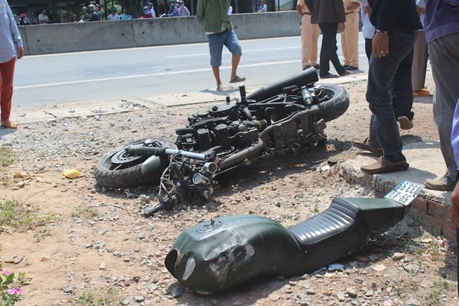 moto phan khoi lon di vao duong cao toc anh 1