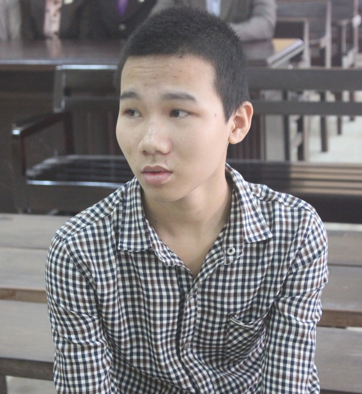 nao loan tai phien toa anh 1