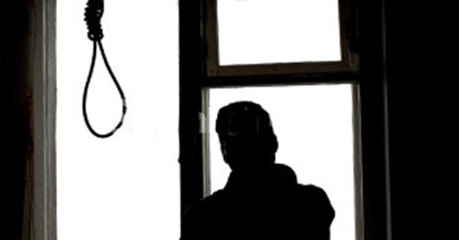 Hieu pho viet thu tuyet menh, treo co trong phong lam viec hinh anh