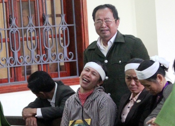 Me bi hai doi giet ke gay an tai toa hinh anh
