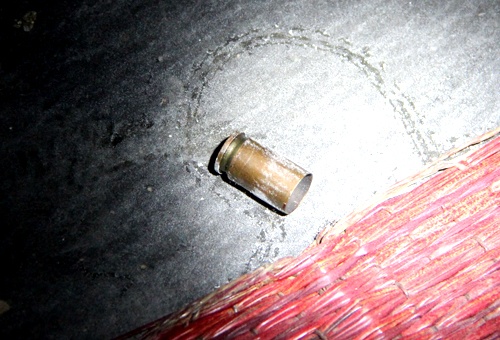 Bi dan ban trung dau, dai uy canh sat tu vong hinh anh