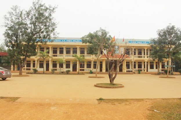 Học sinh nhổ tóc bạc cho thầy ảnh 1 Hoc sinh nho toc bac cho thay anh 1