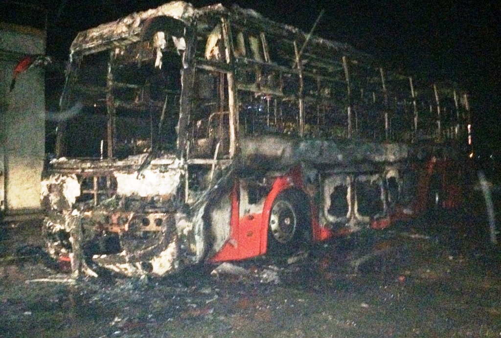 Dot xe khach giuong nam cua ban nhau tu loi thach do hinh anh