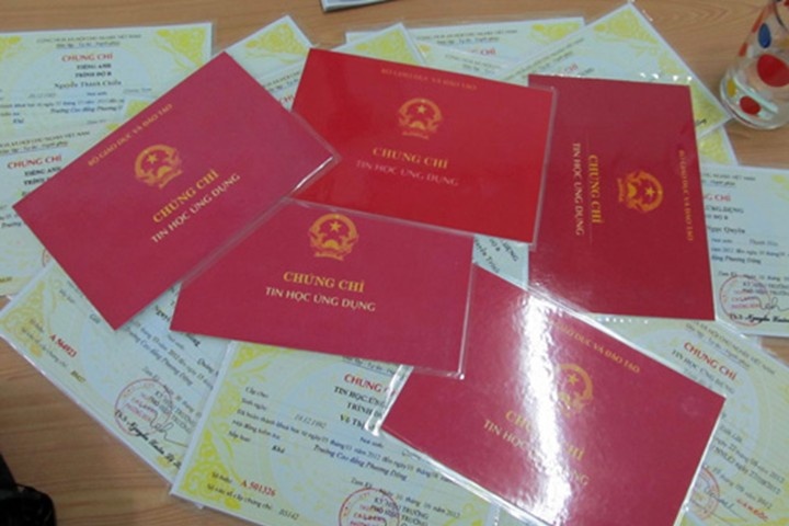 Cach chuc, buoc chu tich xa hoc xong cap 3 hinh anh