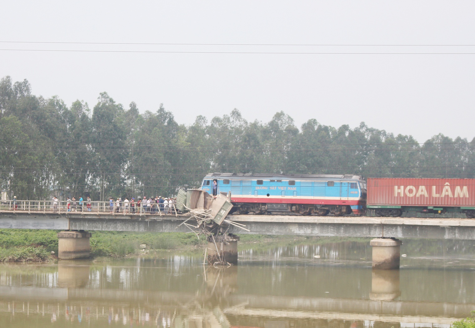 Tau hoa tong oto tai anh 1