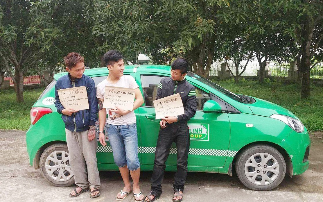 Truy bat 3 con nghien hung han cuop taxi trong dem hinh anh