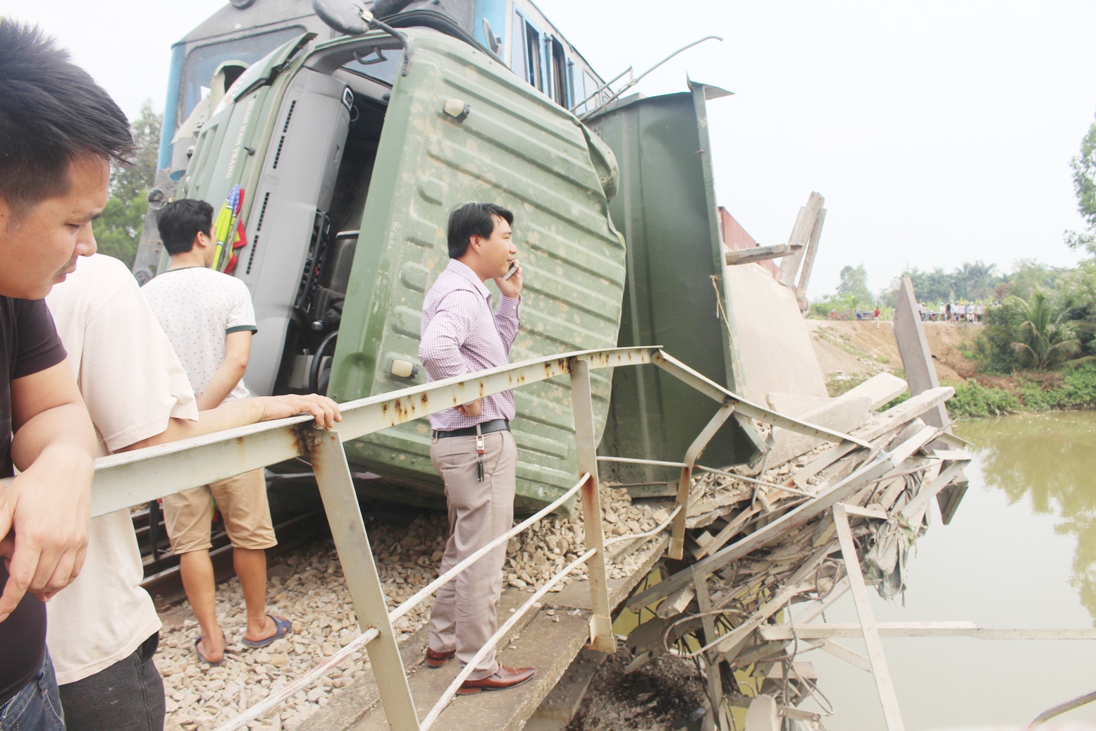 Tau hoa tong oto tai anh 3
