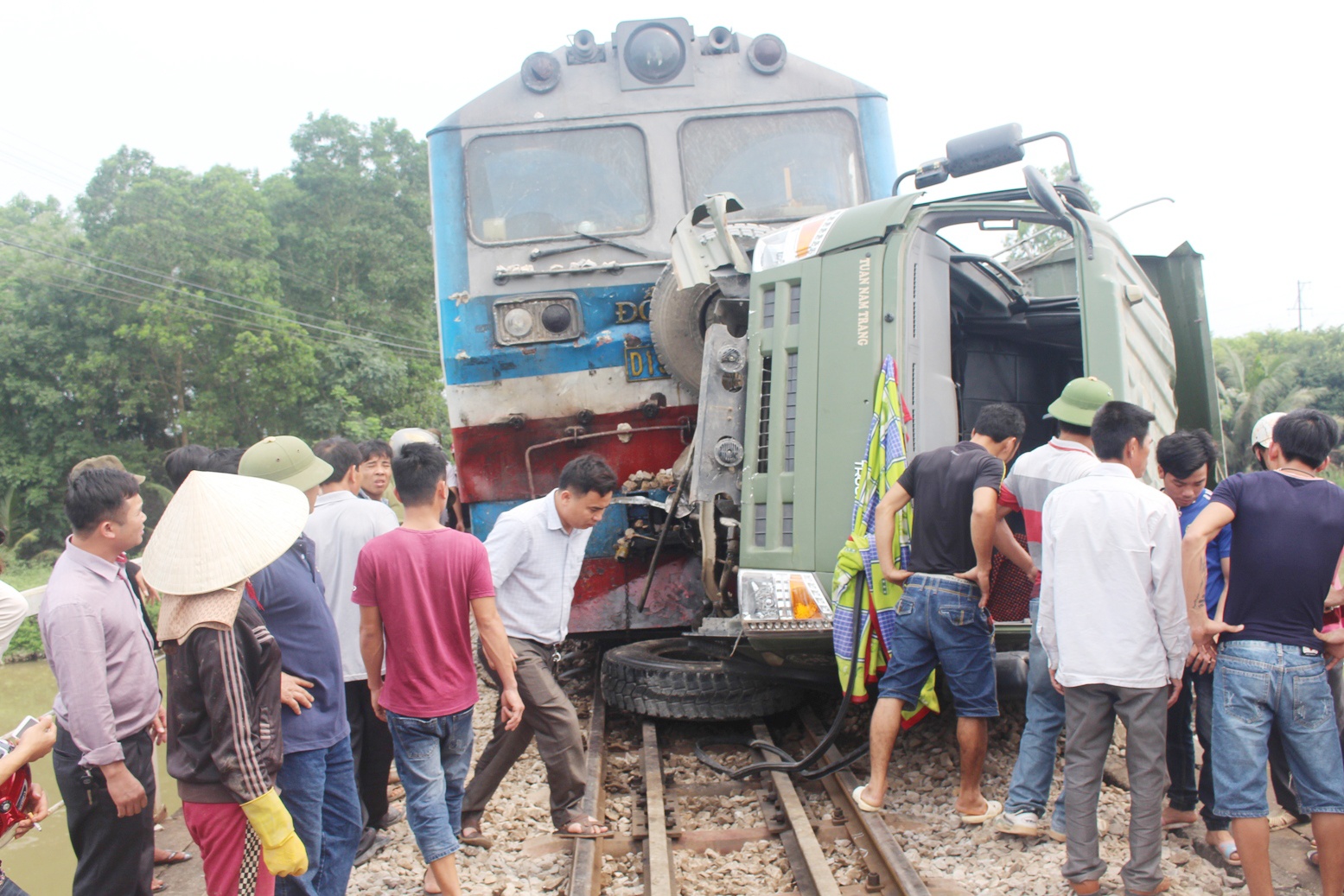 Tau hoa tong oto tai anh 2