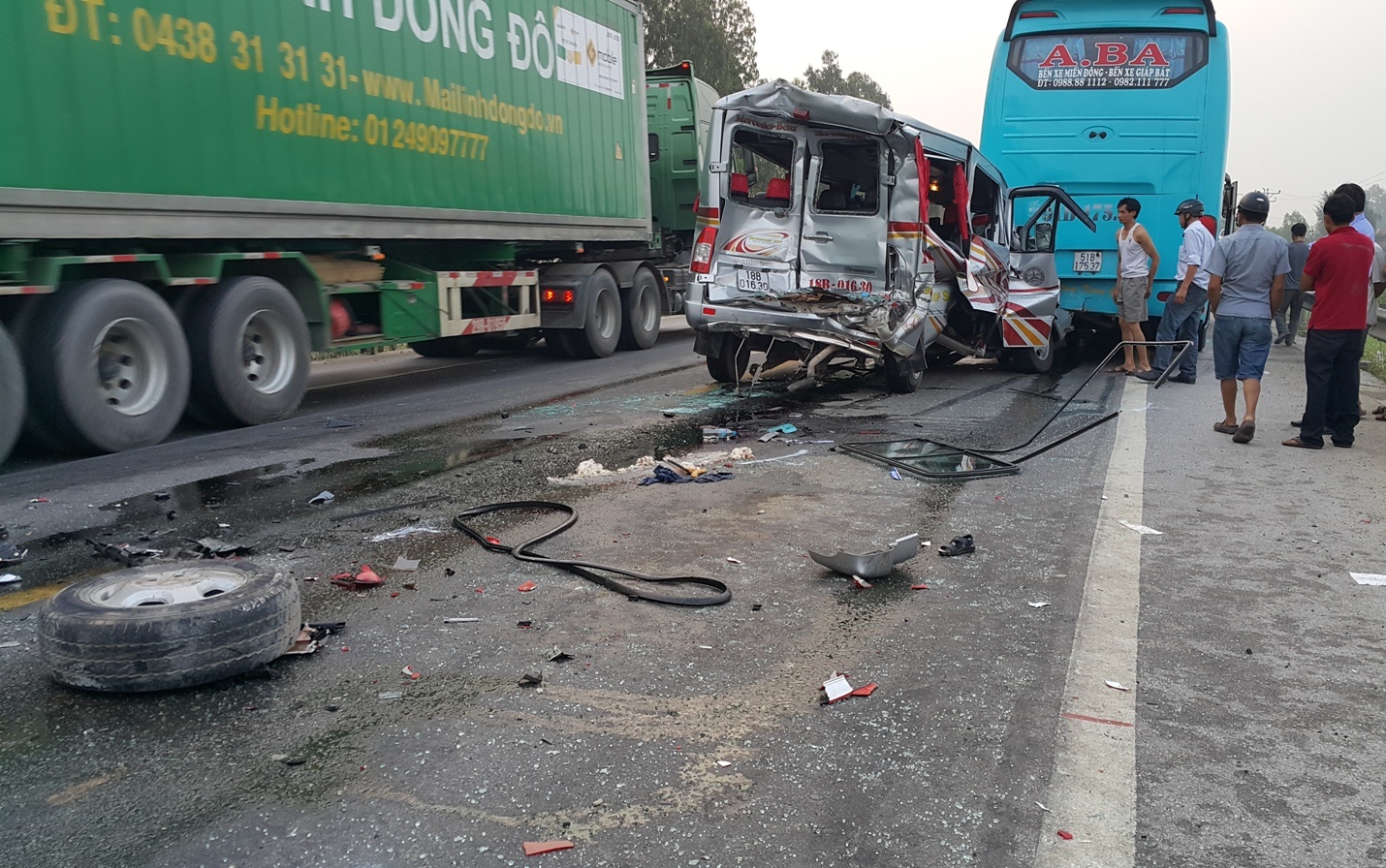 ôtô tải gây tai nạn liên hoàn ảnh 1 oto tai gay tai nan lien hoan anh 1