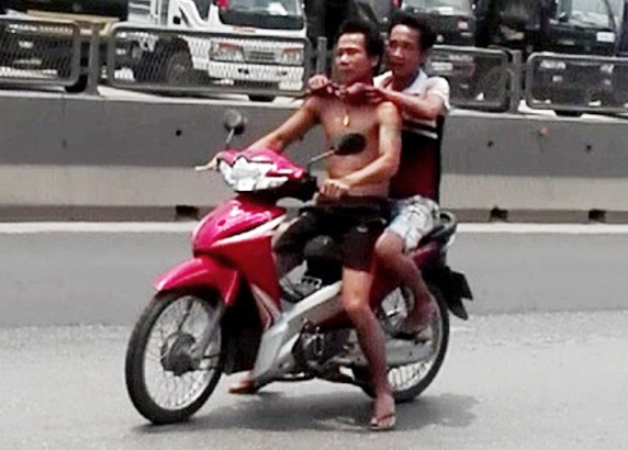 gí dao khống chế con tin ảnh 1 gi dao khong che con tin anh 1