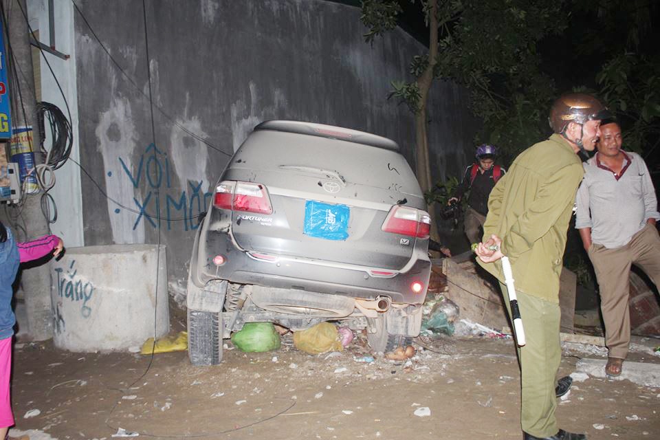 Xe tải bốc cháy ngùn ngụt ảnh 2 Xe tai boc chay ngun ngut anh 2