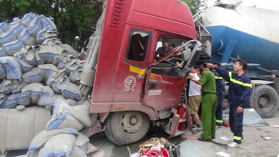 cảnh sát giải cứu tài xế ảnh 1 canh sat giai cuu tai xe anh 1