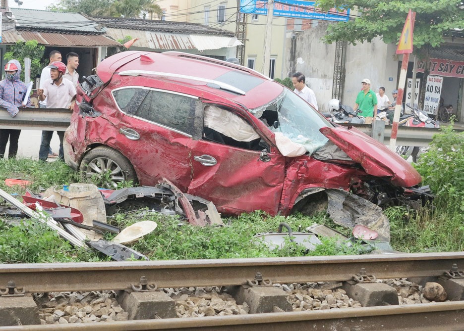 Oto bi tau hoa tong bep dum anh 2