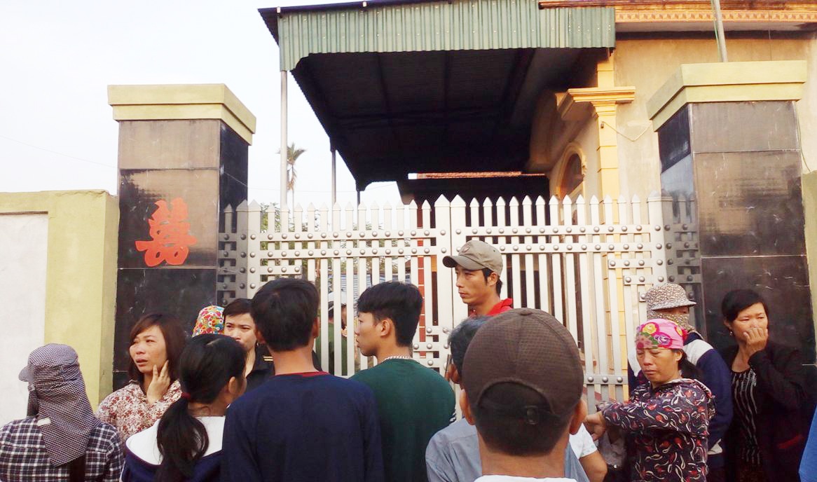 Vo chong chet chay, con sinh doi nguy kich hinh anh