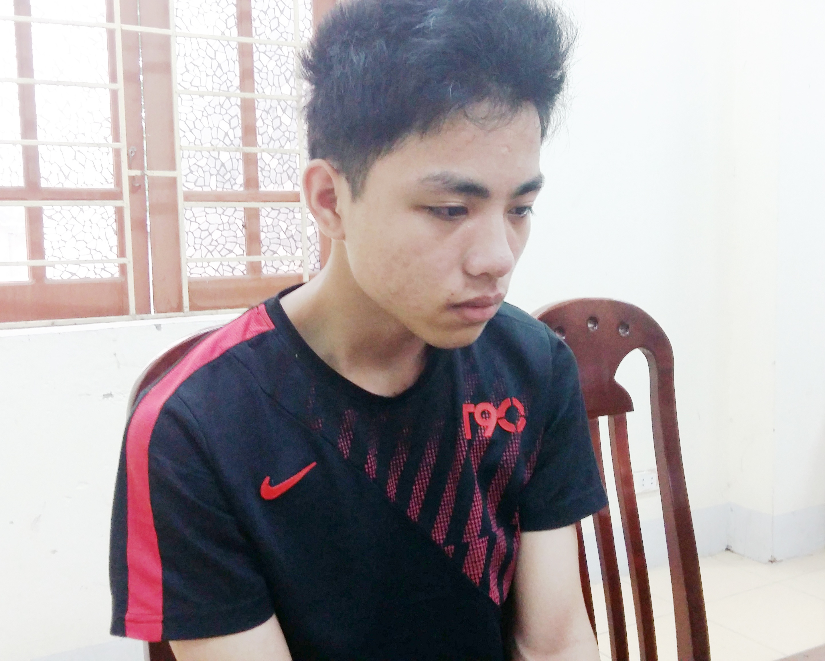 Đạp ngã nữ sinh mang bầu ảnh 1 Dap nga nu sinh mang bau anh 1