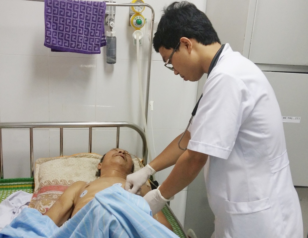 Nghi pham giet nguoi nam vien, 2 canh sat tuc truc 24/24h hinh anh