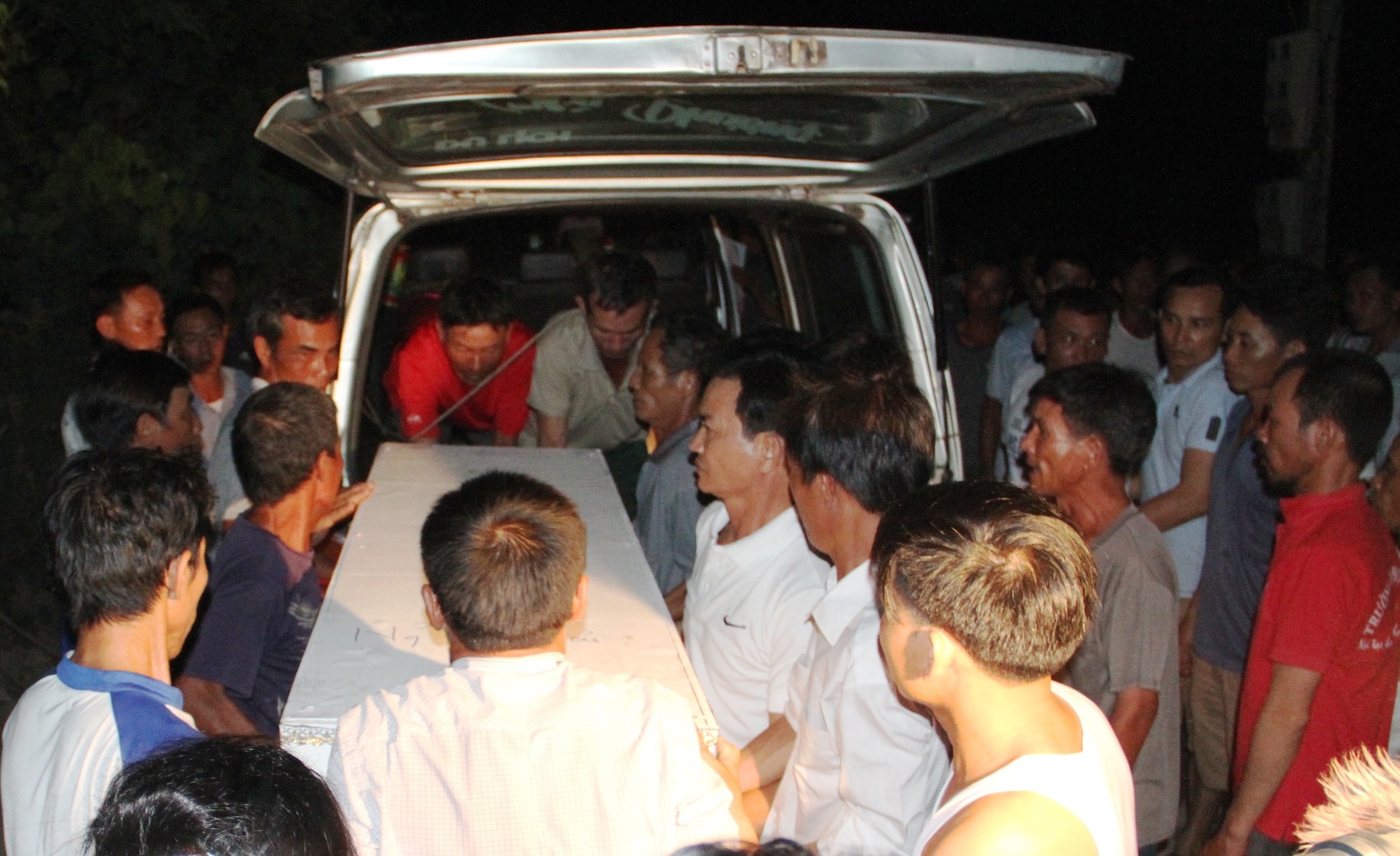 nổ xe khách ở Lào ảnh 1 no xe khach o Lao anh 1