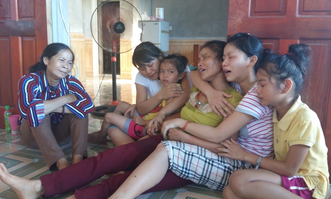 nổ xe khách ở Lào ảnh 2 no xe khach o Lao anh 2