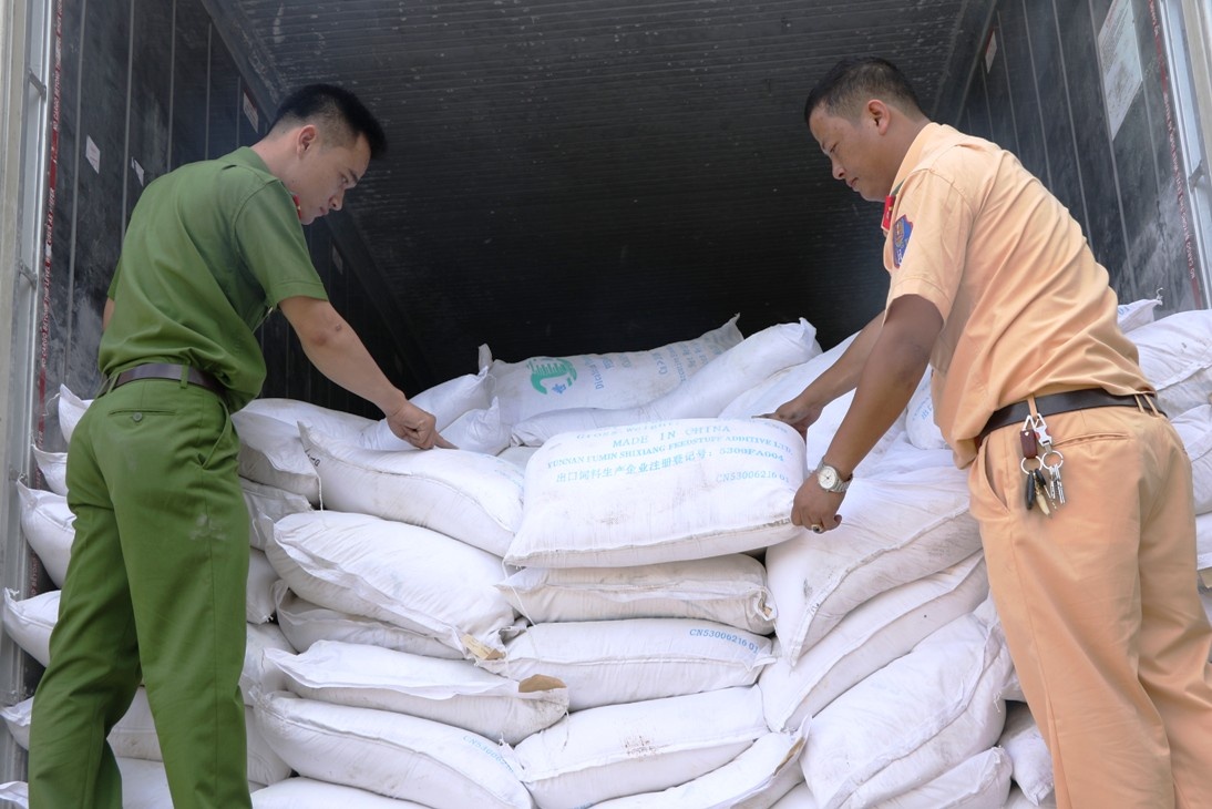 Bat xe container cho phu gia Trung Quoc khong giay to hinh anh