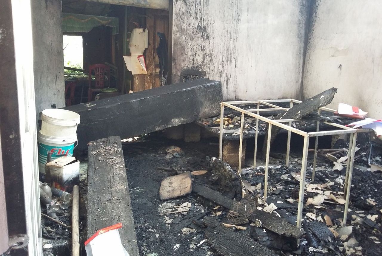 Chay nha trong dem, 2 vo chong tu vong hinh anh