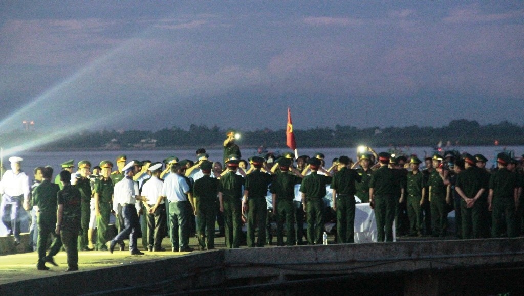 tim kiem may bay casa 212 gap nan anh 1