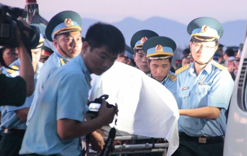 Gia dinh vao Nghe An nhan thi the phi cong Tran Quang Khai hinh anh