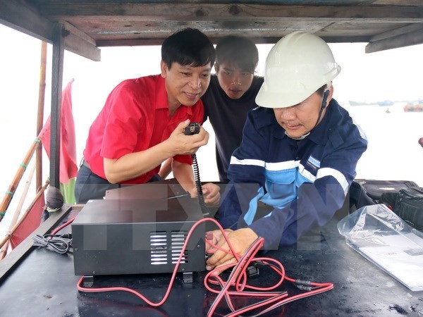 Hỗ trợ ngư dân gặp nạn trên biển  ảnh 1 Ho tro ngu dan gap nan tren bien anh 1