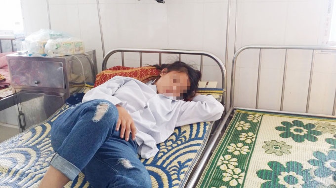 nhóm nữ sinh đánh bạn ảnh 2 nhom nu sinh danh ban anh 2