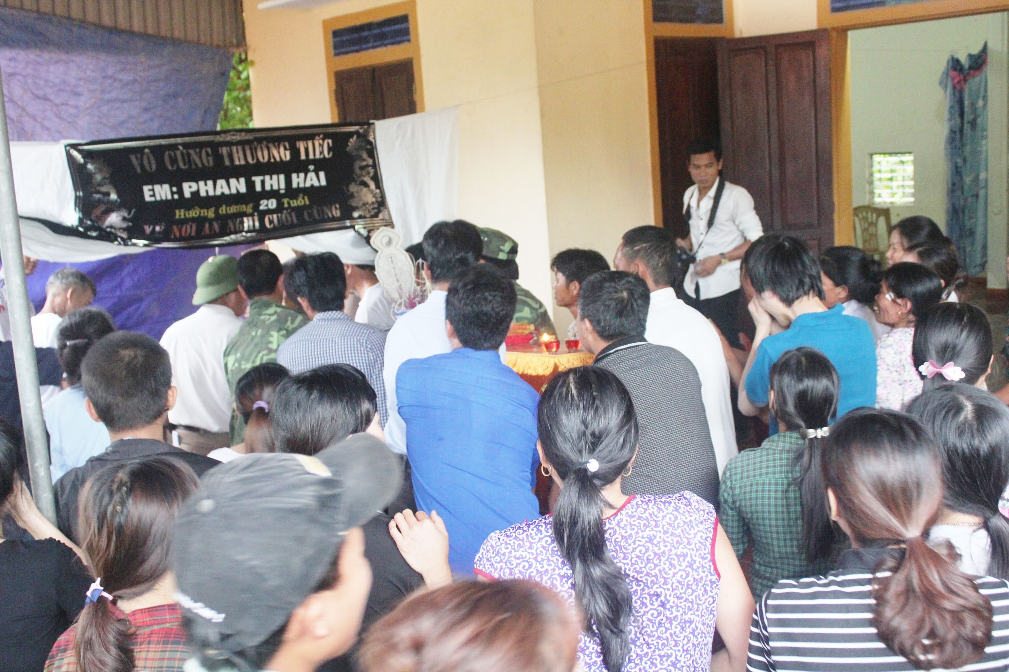 nu sinh Ngoai thuong bi lu cuon troi anh 8