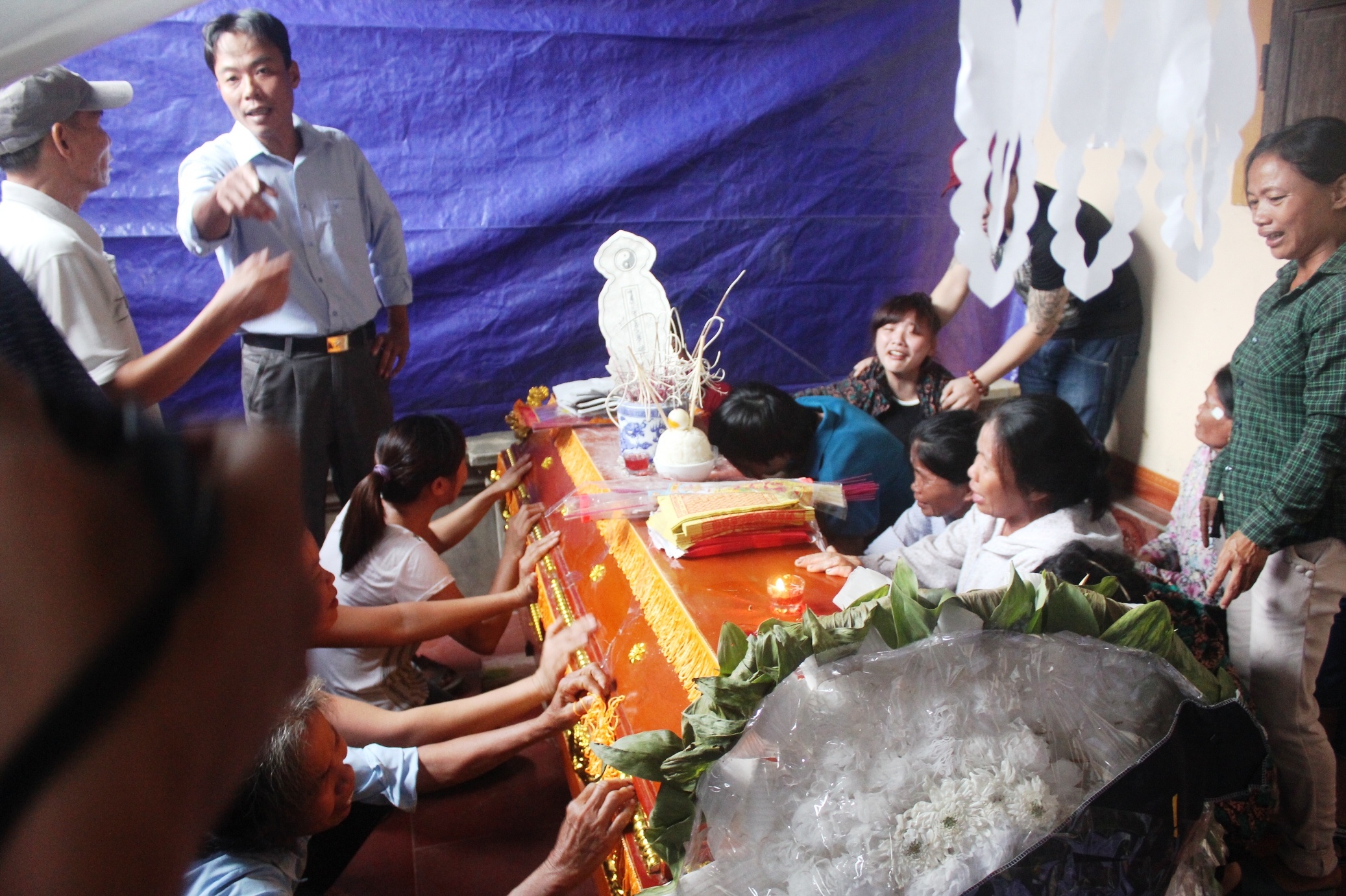 nu sinh Ngoai thuong bi lu cuon troi anh 14