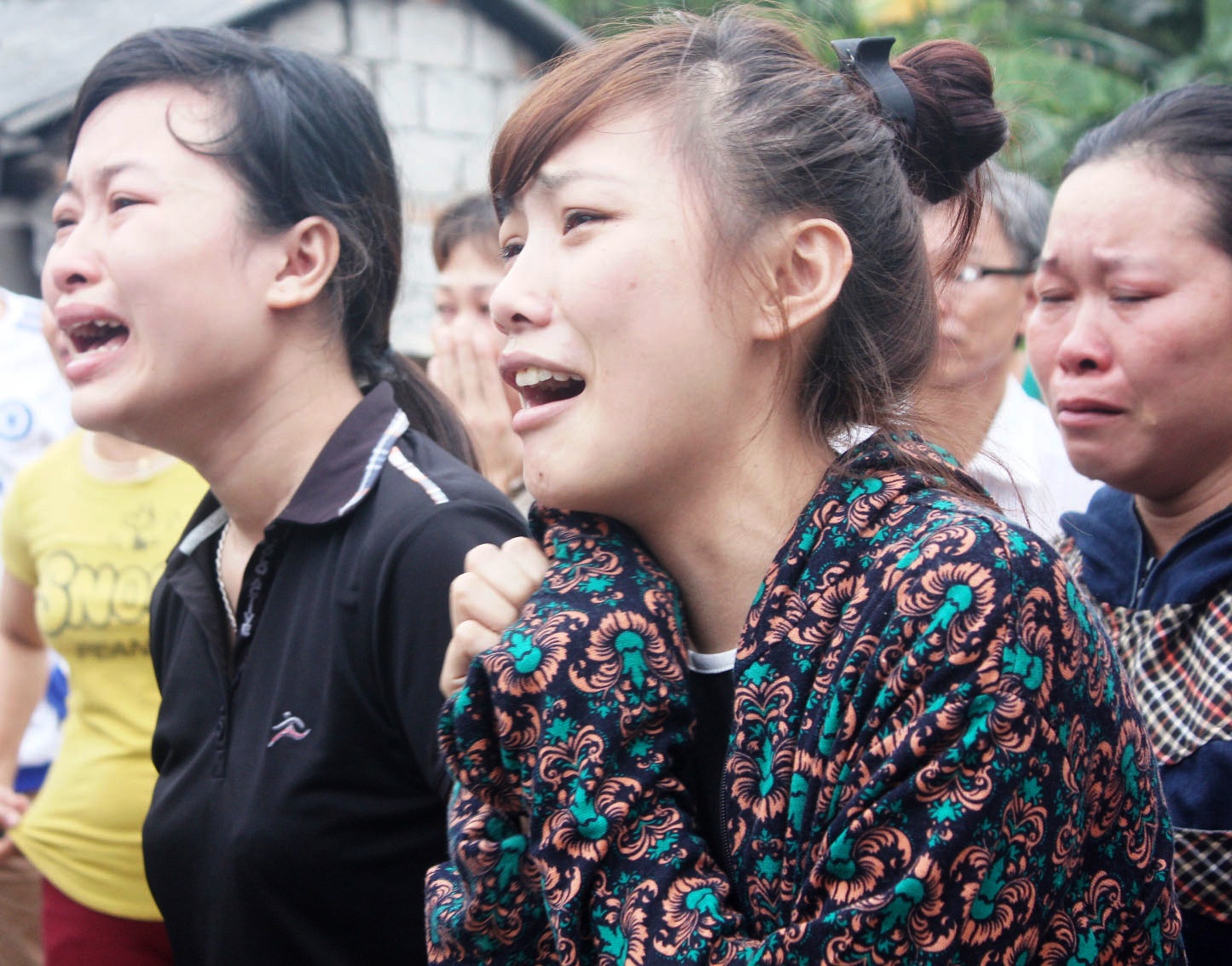 Que ngheo tien biet nu sinh Ngoai thuong bi lu cuon hinh anh