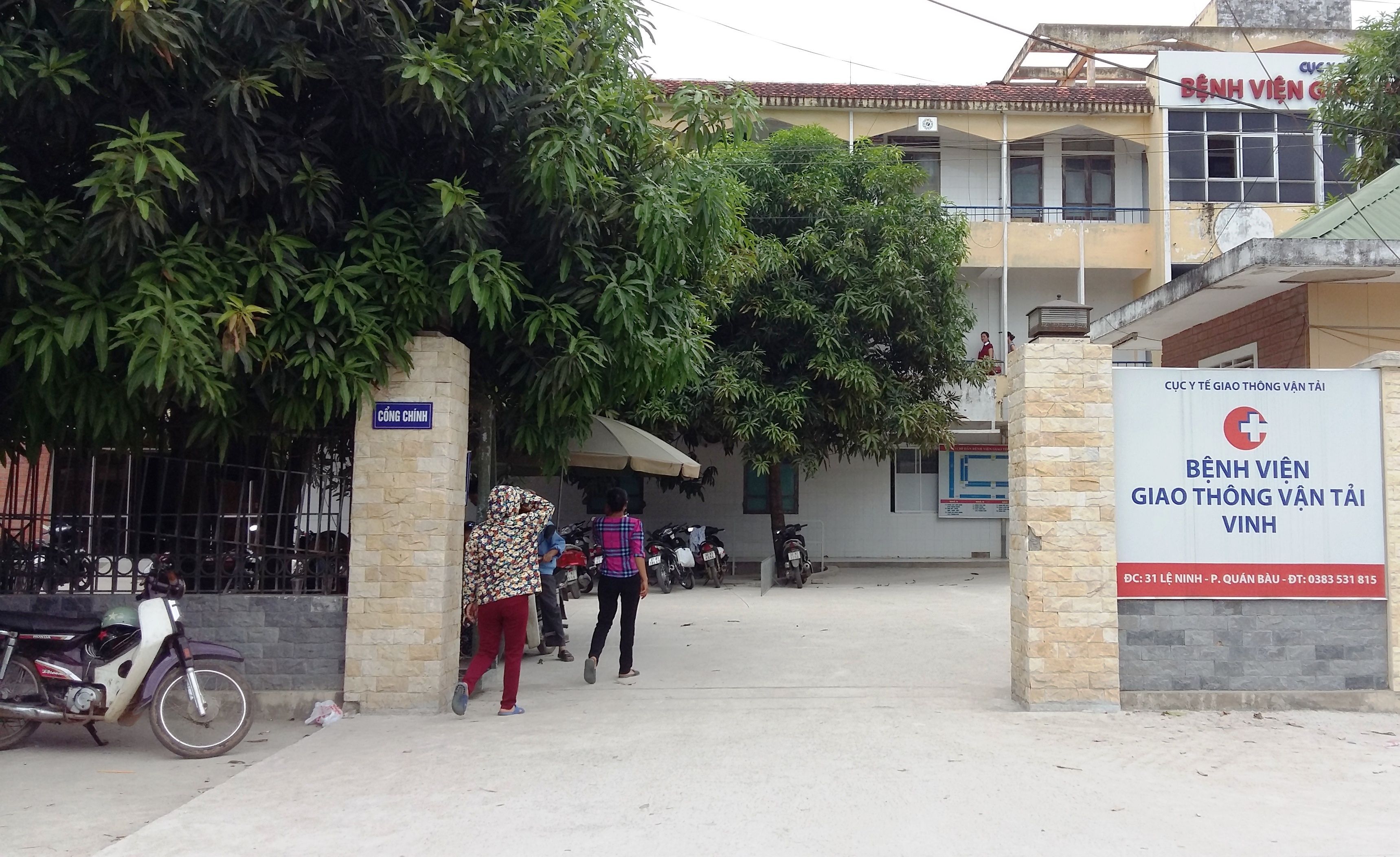 San phu mat con, benh vien dinh chi kip truc hinh anh