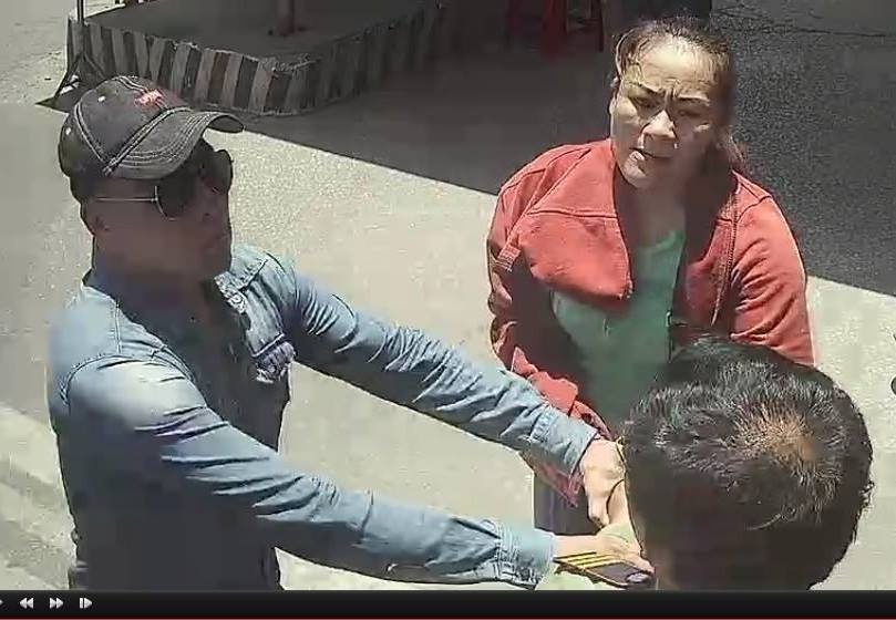 Nu quai va dong bon dung ma tau truy sat doi phuong o ben xe hinh anh