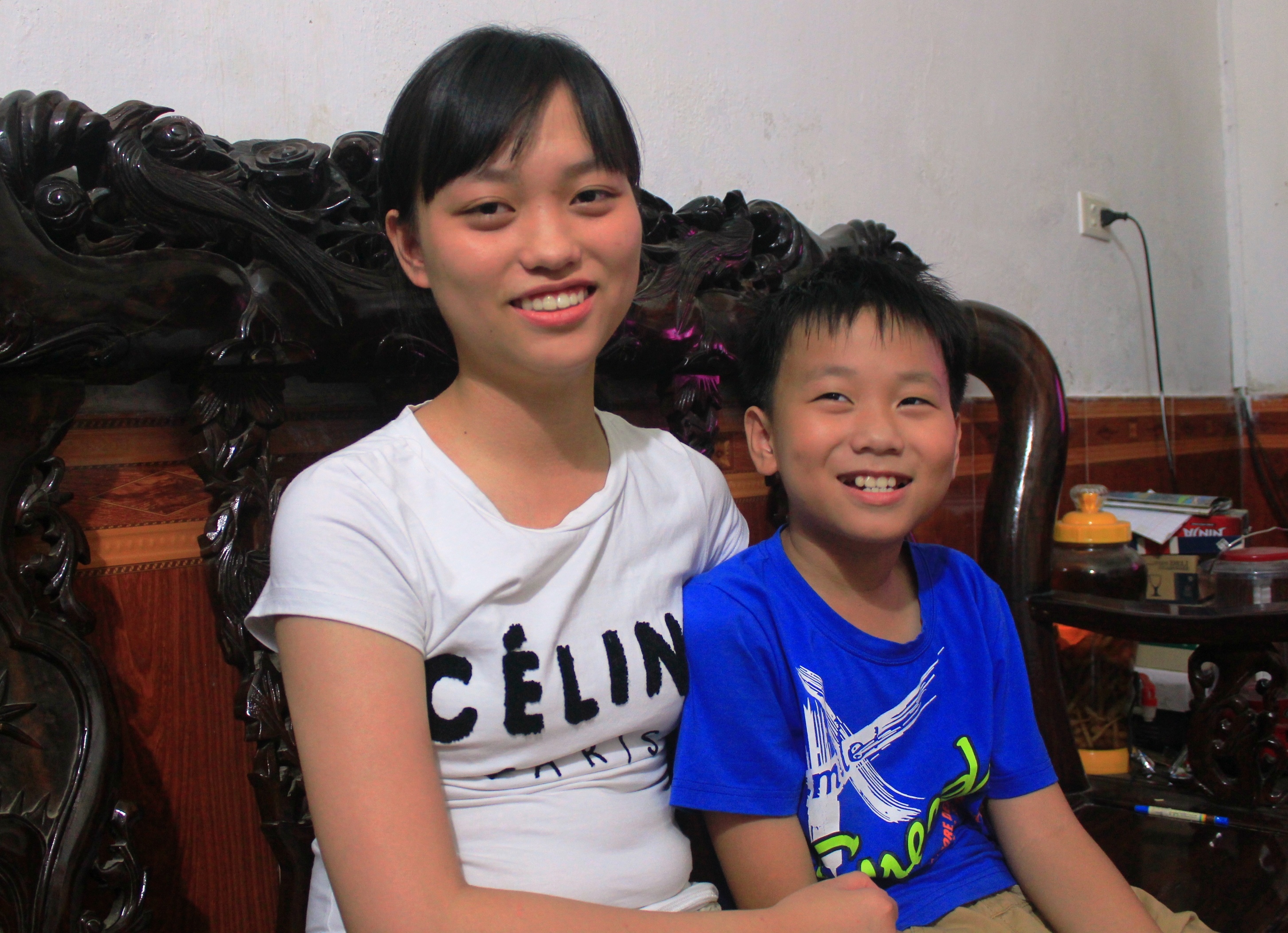 Nu sinh thi khoi A cao diem nhat xu Nghe hinh anh