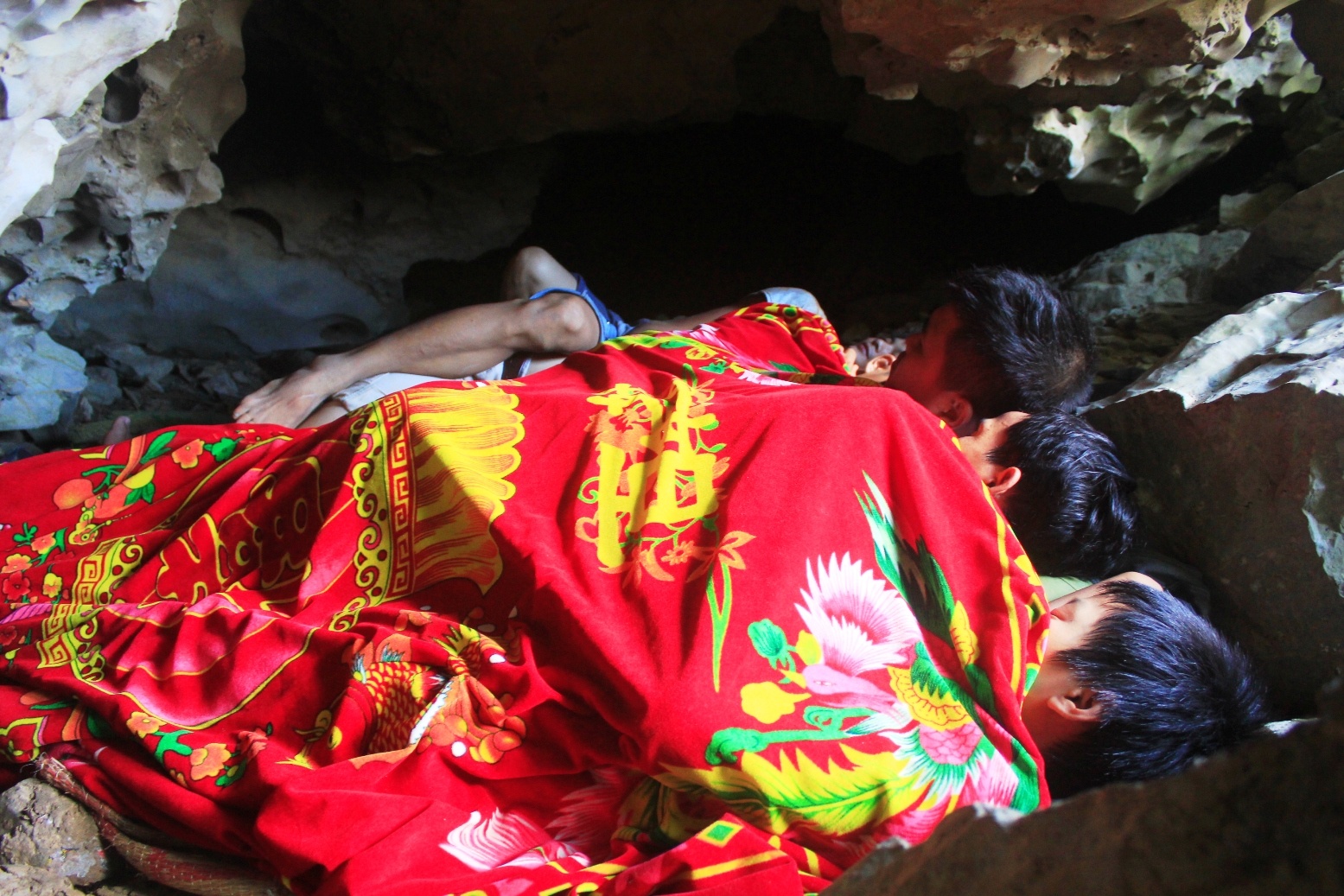 Vao hang da tron nang nong 40 do anh 5