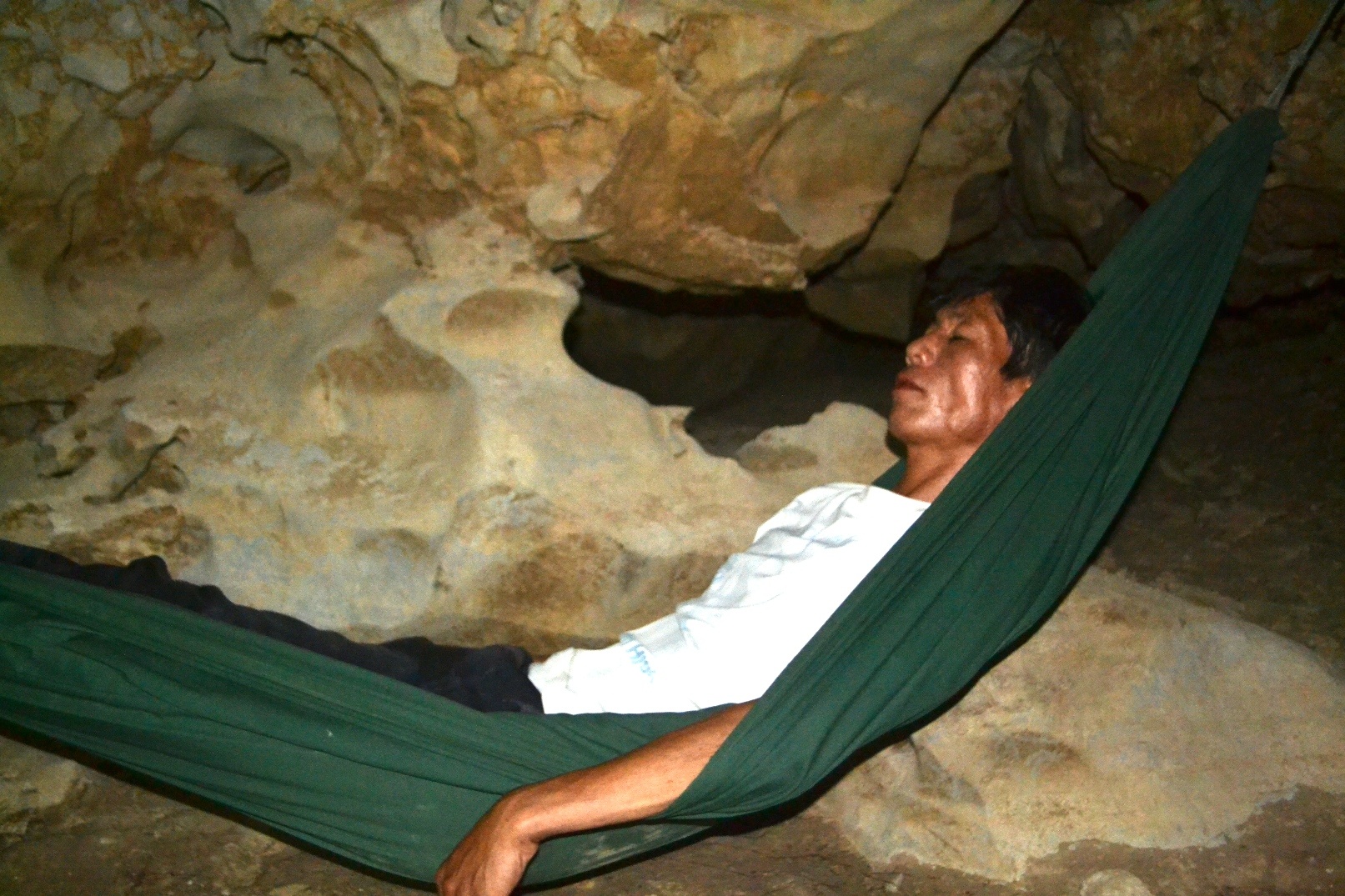 Vao hang da tron nang nong 40 do anh 10