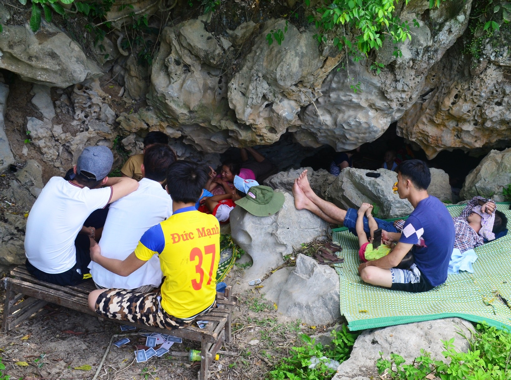 Vao hang da tron nang nong 40 do anh 1