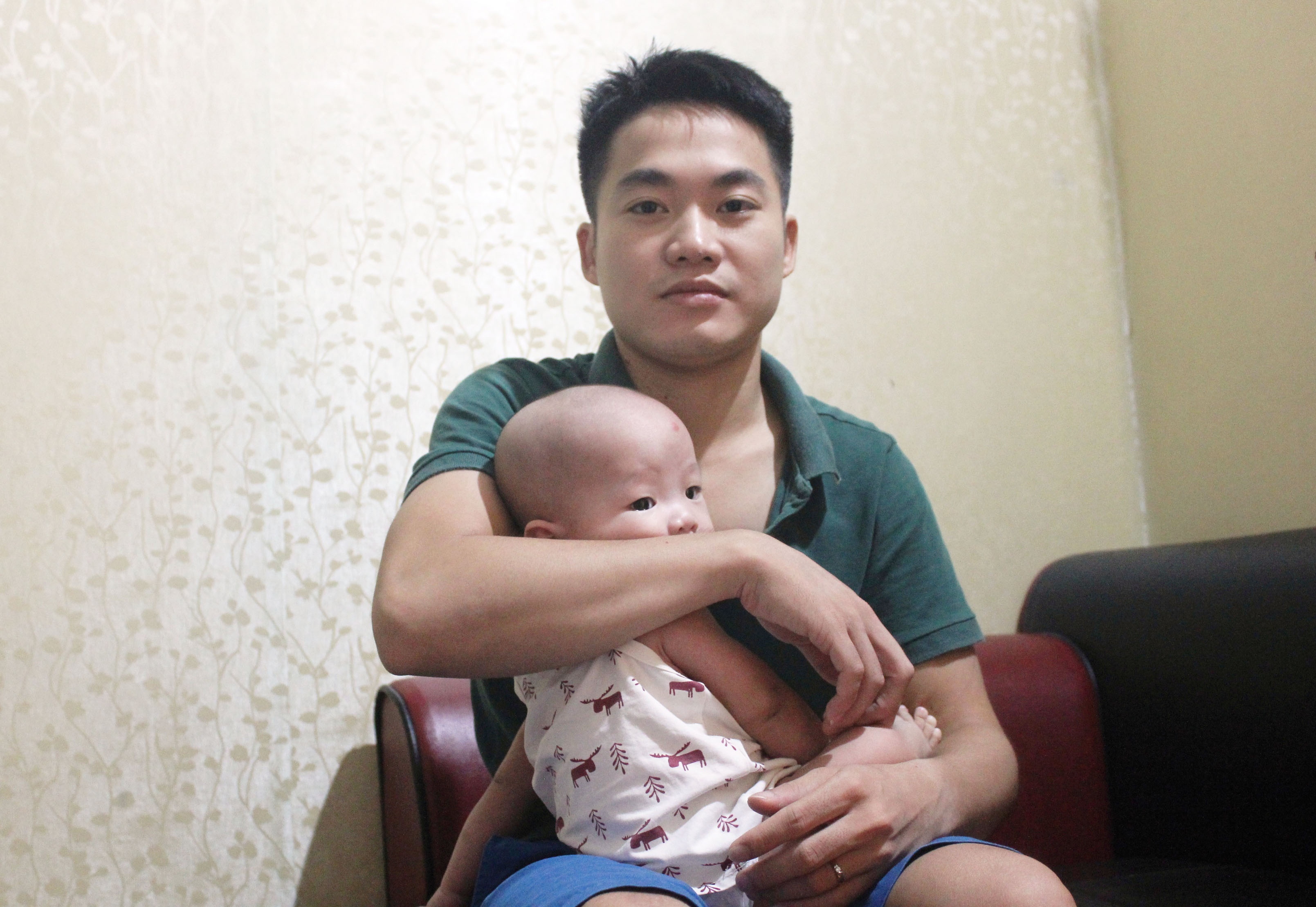 Vi sao ong bo dap pha 7 hop sua o sieu thi vuong lao ly? hinh anh